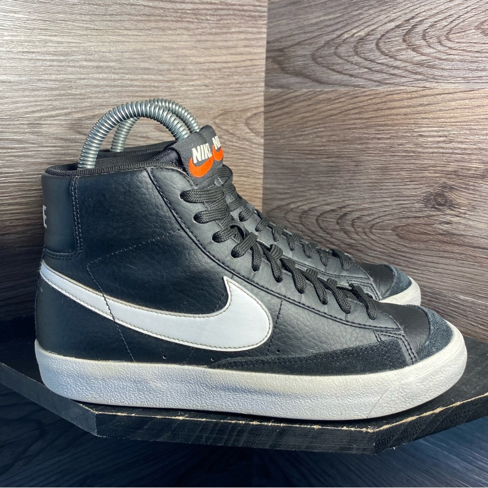 Nike blazer mid white black leather